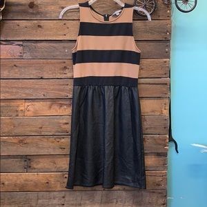 🌻4/$25 sale! Tinley Road dress🌻